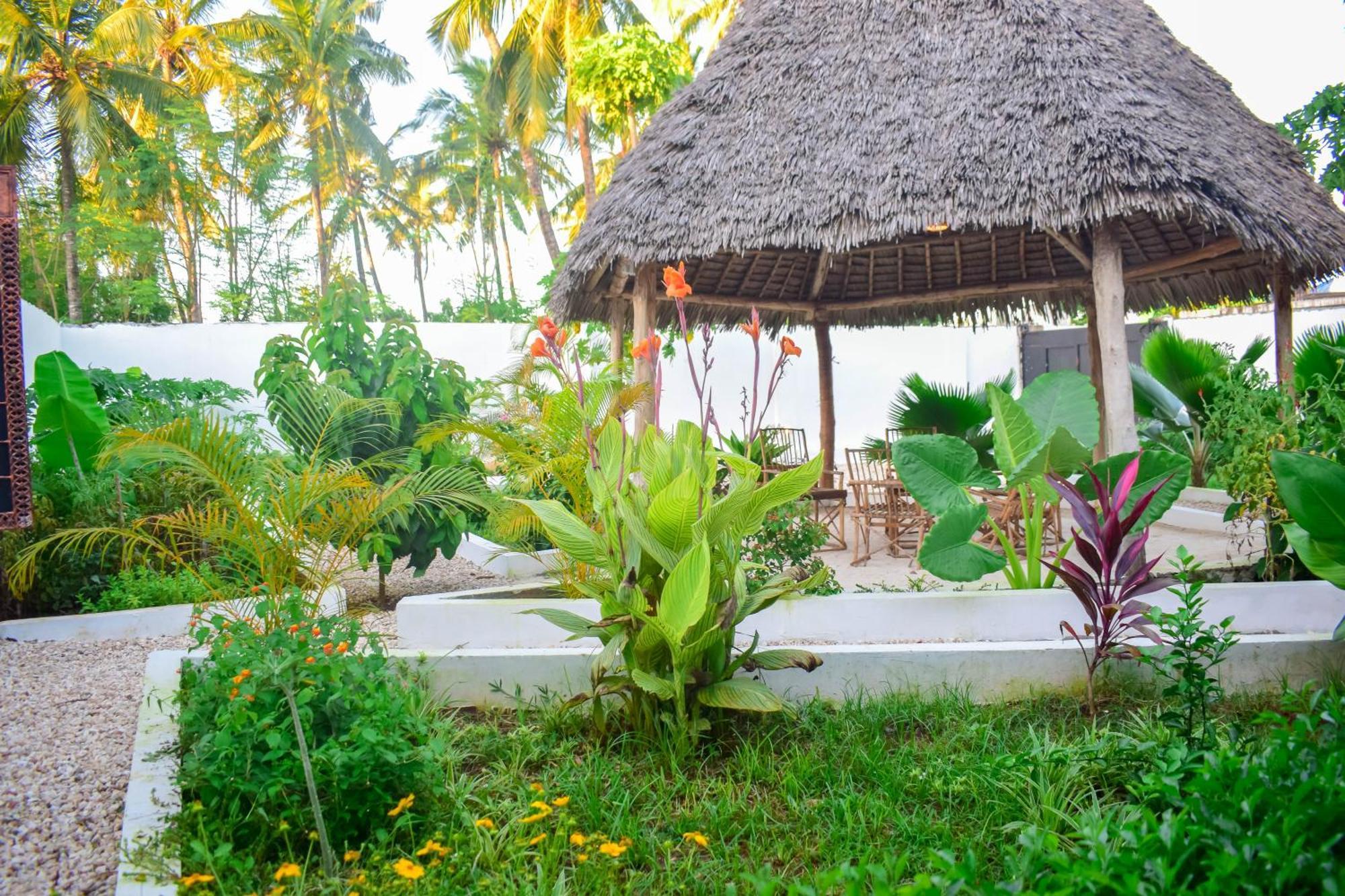 Uhuru House And Restaurant نونغوي المظهر الخارجي الصورة