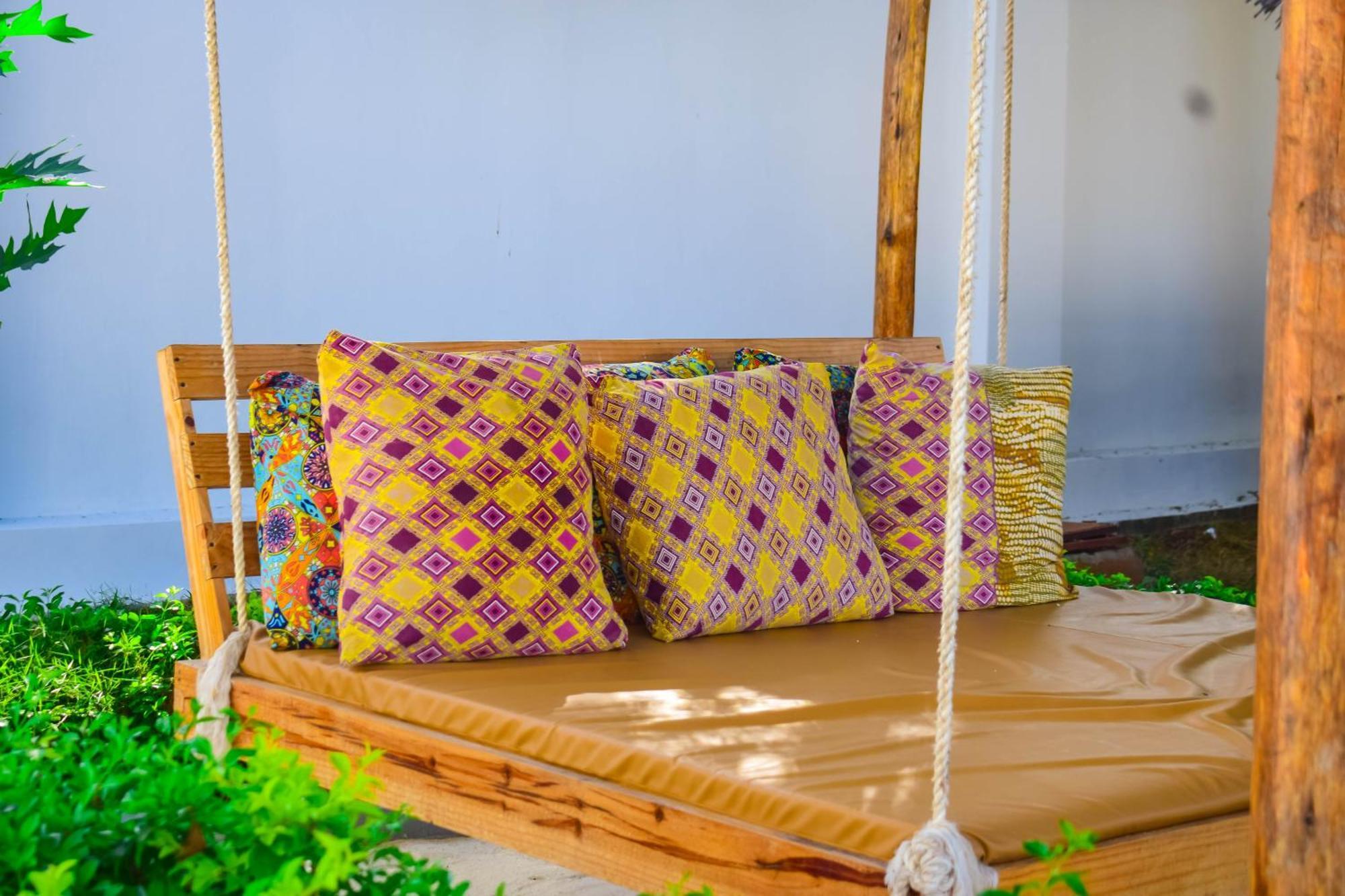 Uhuru House And Restaurant نونغوي المظهر الخارجي الصورة